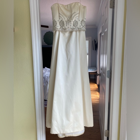 VINTAGE, NWOT Badgley Mischka strapless wedding gown Style #13128 - Picture 2 of 12